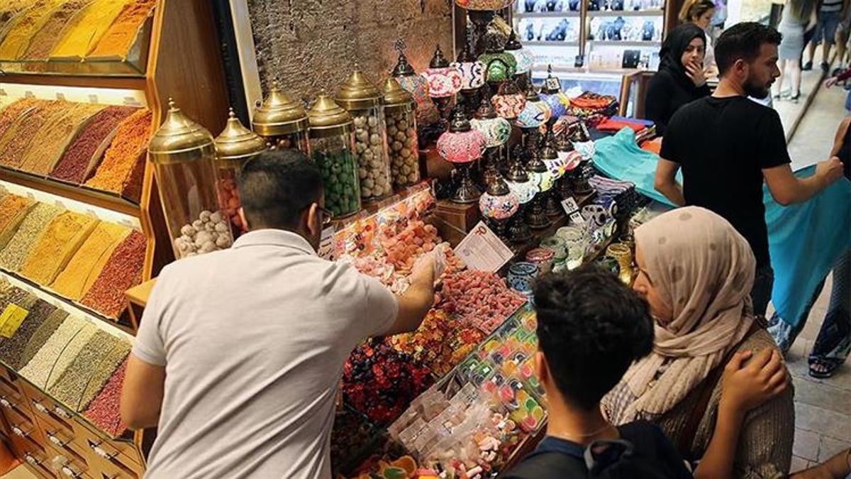 Arefe günü (bugün ) resmi tatil mi, yarım gün mü?