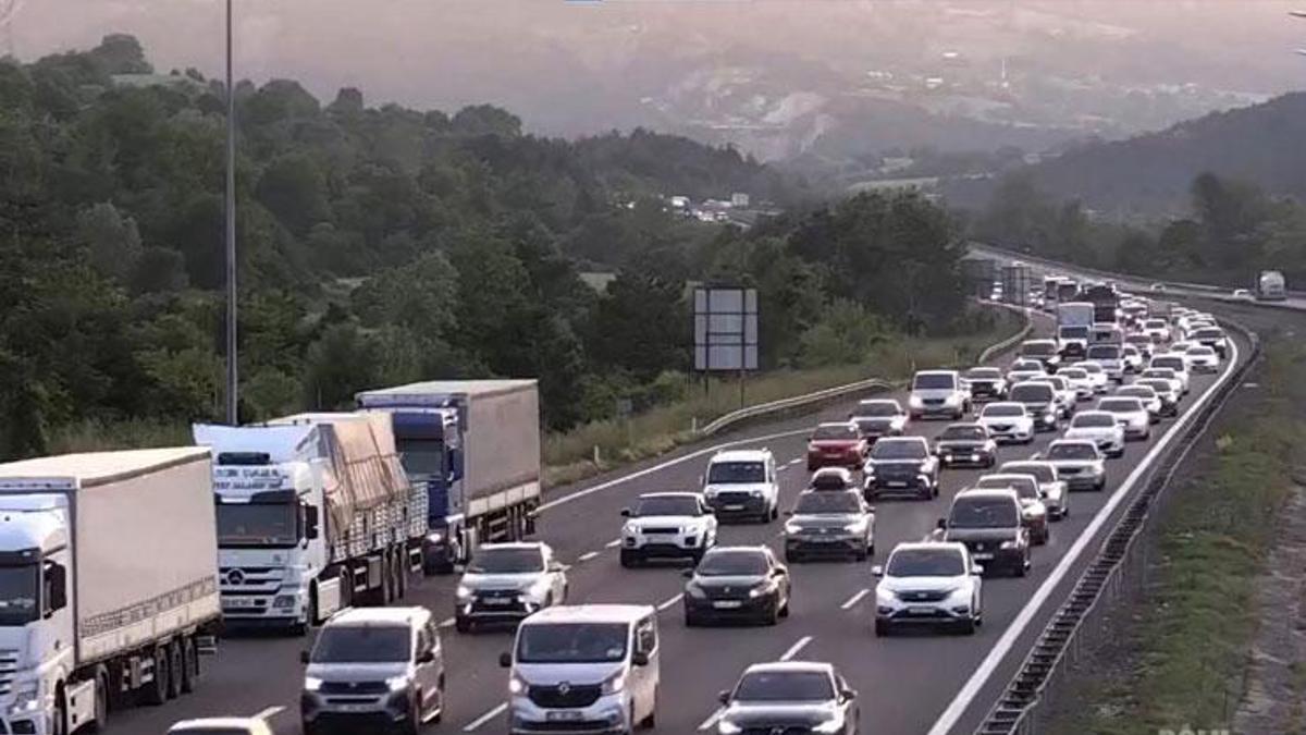 Kurban Bayramı tatili göçü başladı! Kilit noktalarda trafikte yoğunluk yaşandı