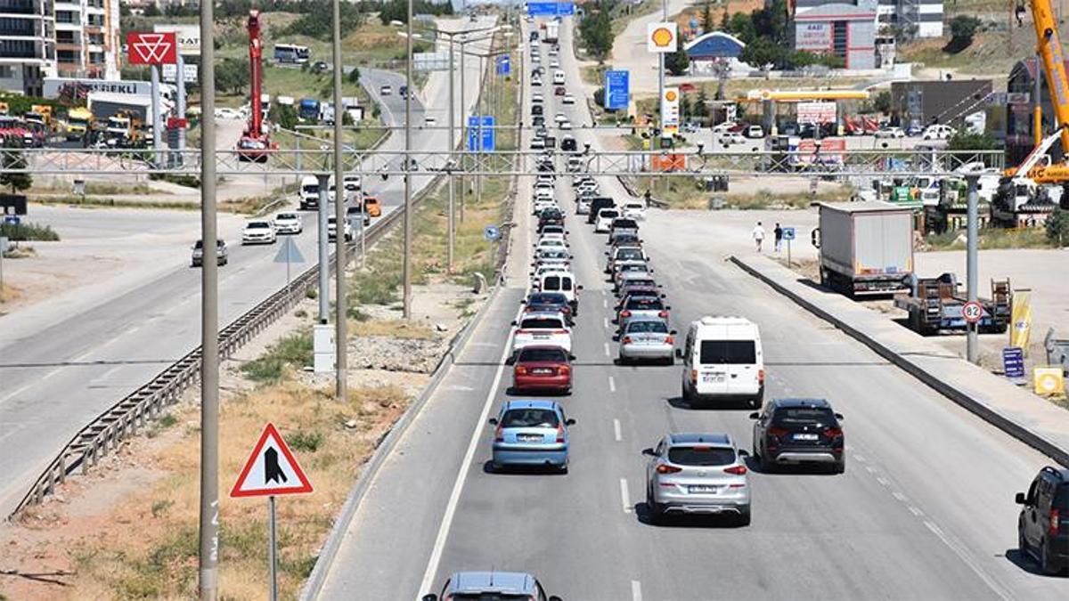 43 ilin geçiş güzergahı! 'Kilit kavşak'ta arife günü yoğunluğu yaşanıyor
