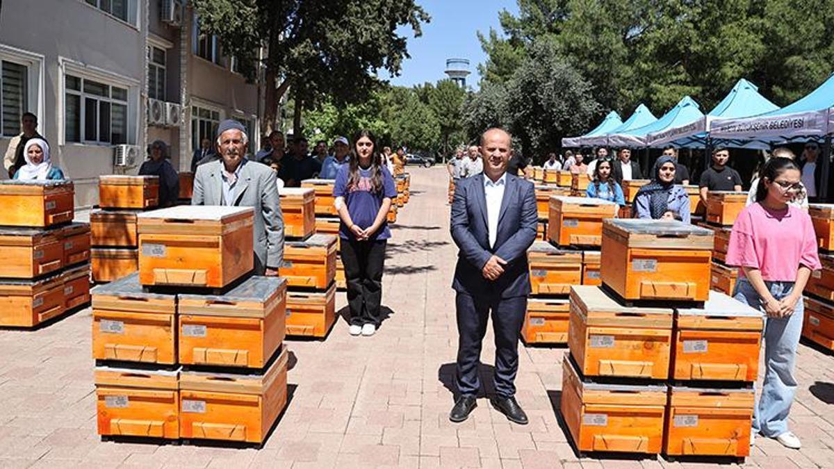 Mardin'de üreticilere yüzde 75 hibe ile 4 bin arı kovanı dağıtıldı