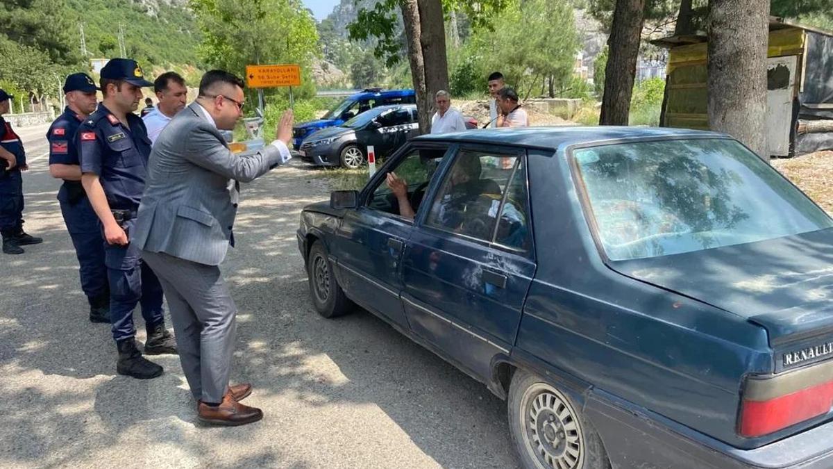 Saimbeyli Kaymakamı Emre Açar trafik denetimine katıldı
