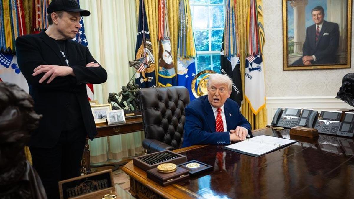 Elon Musk, 'Trump, Epstein dosyalarında' paylaşımını sildi