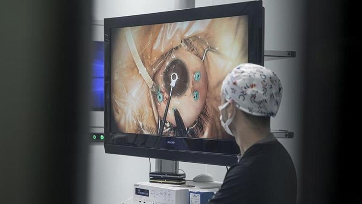 Lazer göz ameliyatı yaptıracaklar dikkat! Uzman isimler açıkladı: Her isteyene yapılmaz