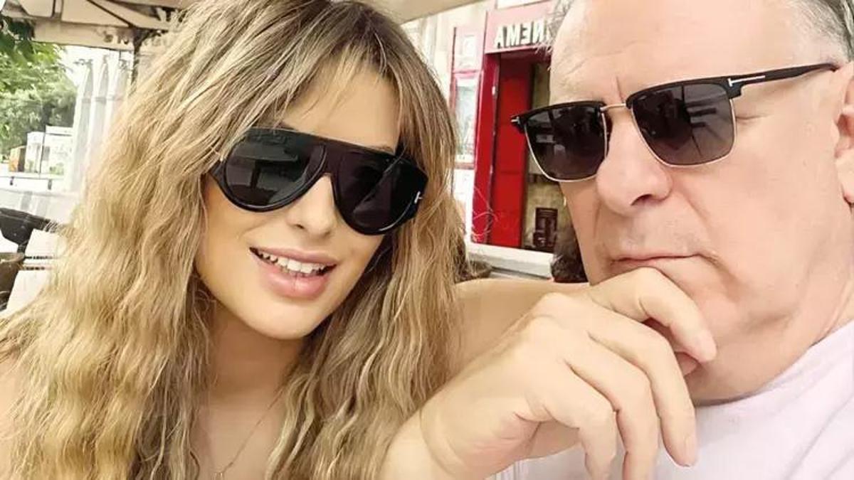 Burak Sergen ve eşinden çifte bayram tatili: Önce Atina sonra Bodrum!