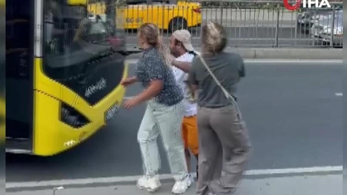 İstanbul'da İETT şoförü otobüsü yolcuların üzerine sürdü