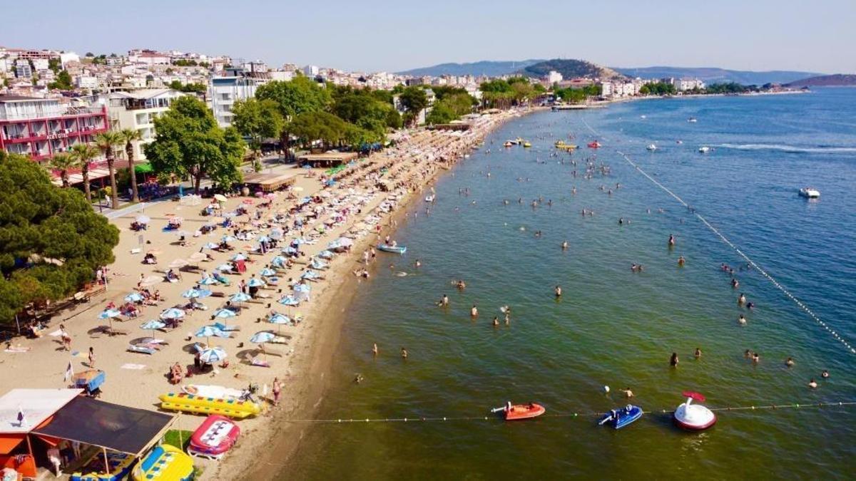 Erdek plajları bayramda doldu taştı