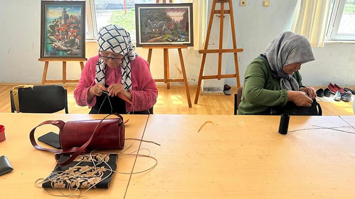 Isparta'da kadınlar deri sanatını yeniden canlandırıyor: Hem kültürü yaşatıyor hem aile bütçesine katkı sağlıyorlar
