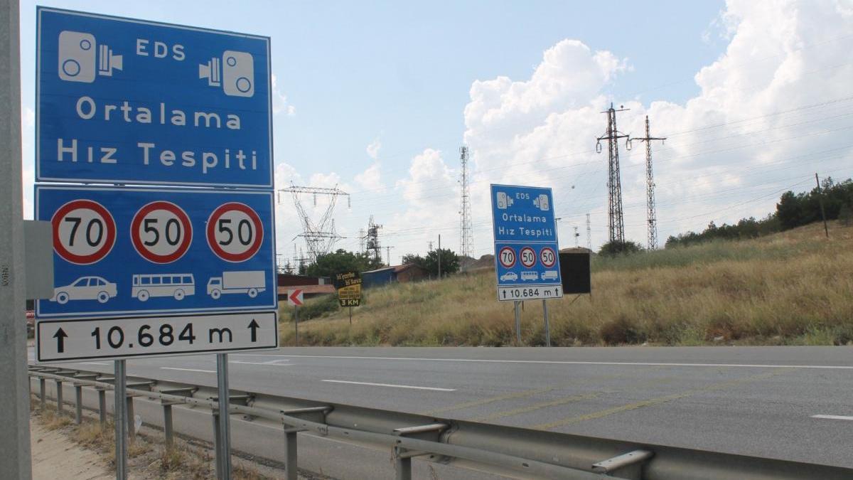 Tartışma konusu olmuştu! Bakan Yerlikaya, hız uyarı levhalarının gözden geçirileceğini açıkladı