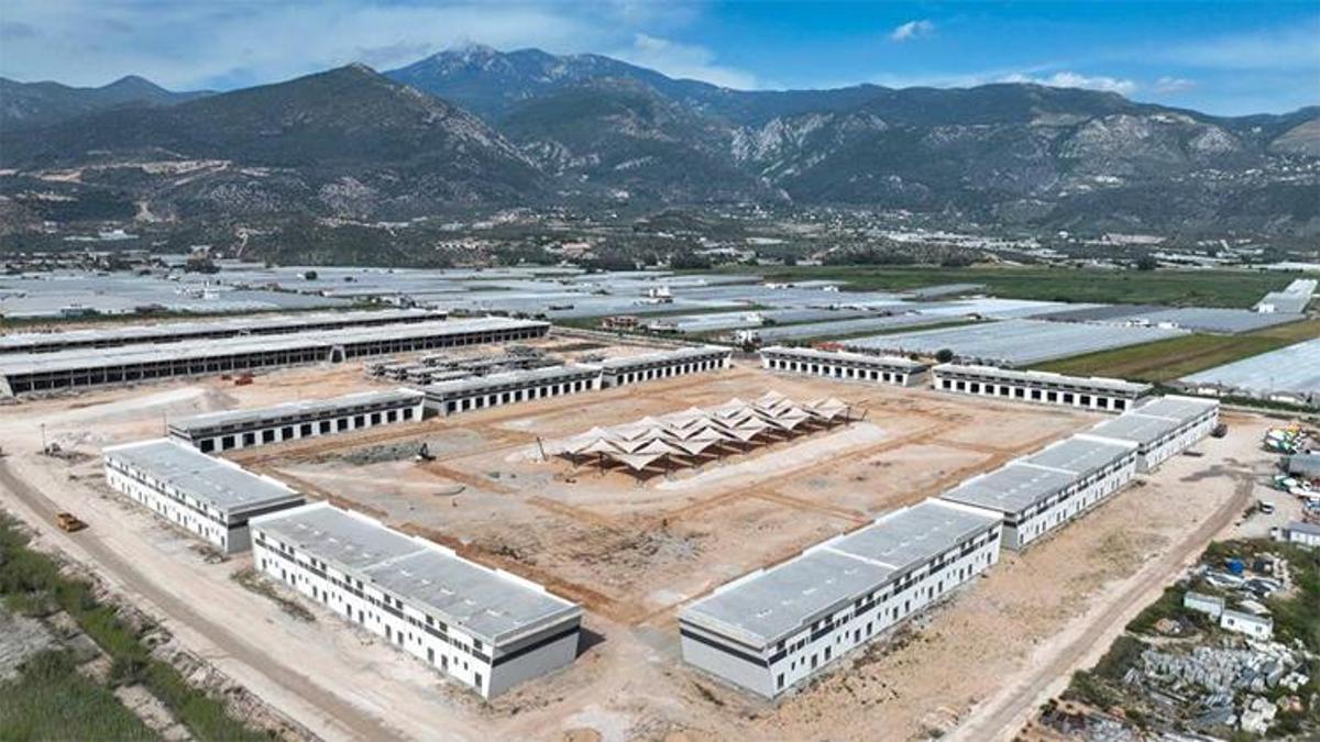 Antalya'da Kınık Toptancı Hal Kompleksi tamamlanıyor