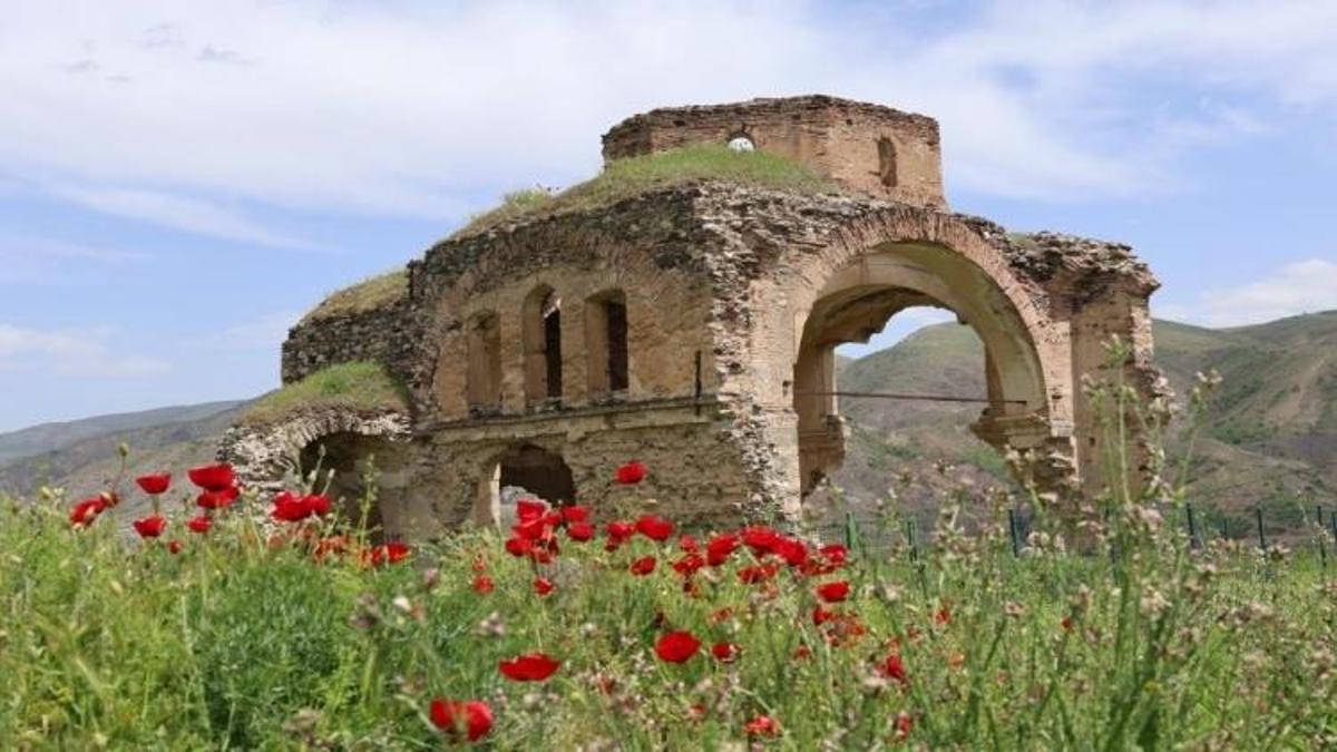 Elazığ'da tarihi yapılar fotoğrafları süsledi