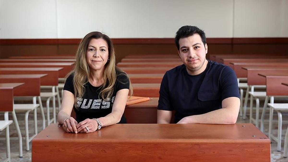 Evde anne dışarıda okul arkadaşı! Konya'da bir torun sahibi kadın, yıllarca ertelediği hayalini oğluyla beraber gerçekleştiriyor