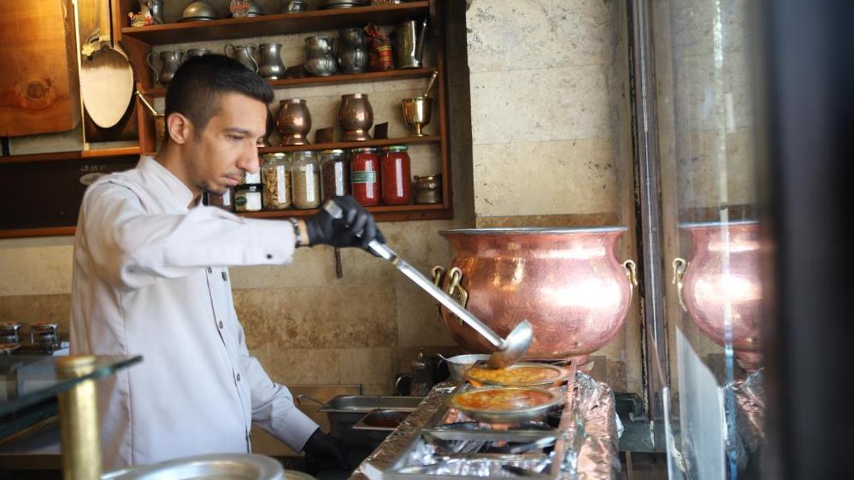 Gaziantep'in meşhur yemeği artık yazın da tercih ediliyor! Porsiyonu 290 liradan satılıyor