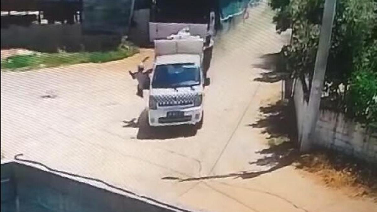 Aydın'da Çöp Aracı Kazası: İşçi Ağır Yaralandı