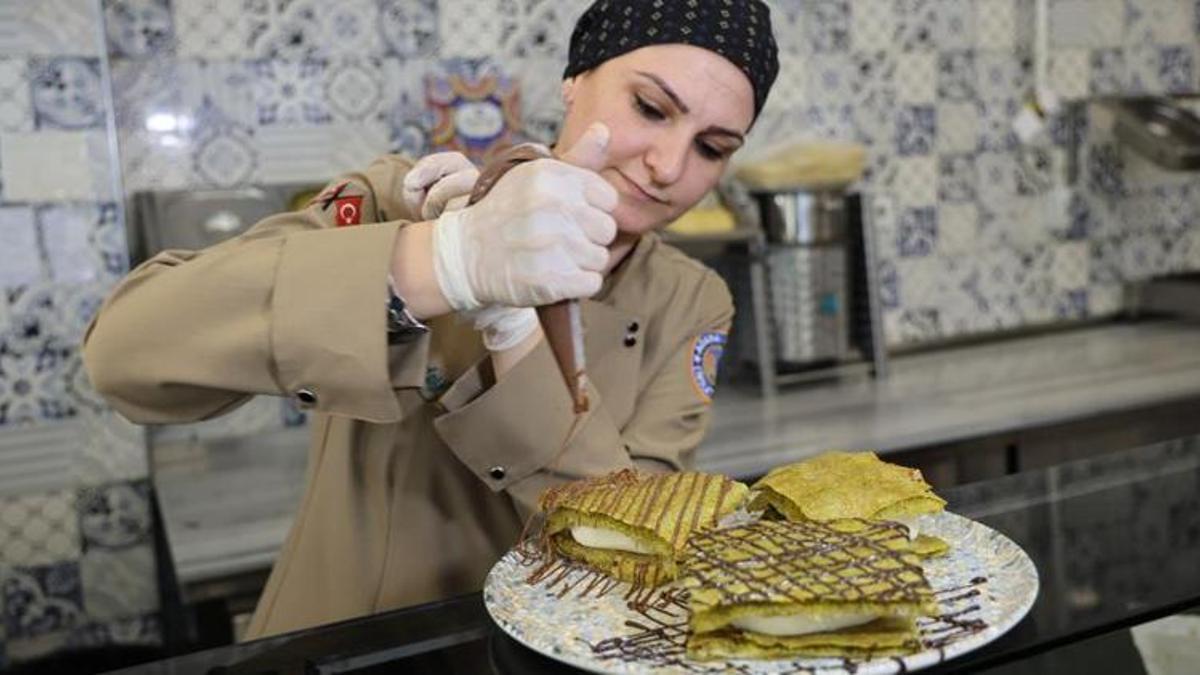 Adana'da sıcaklıklar arttı, talep patladı! Katmer, künefe değil her gelen bunu istiyor