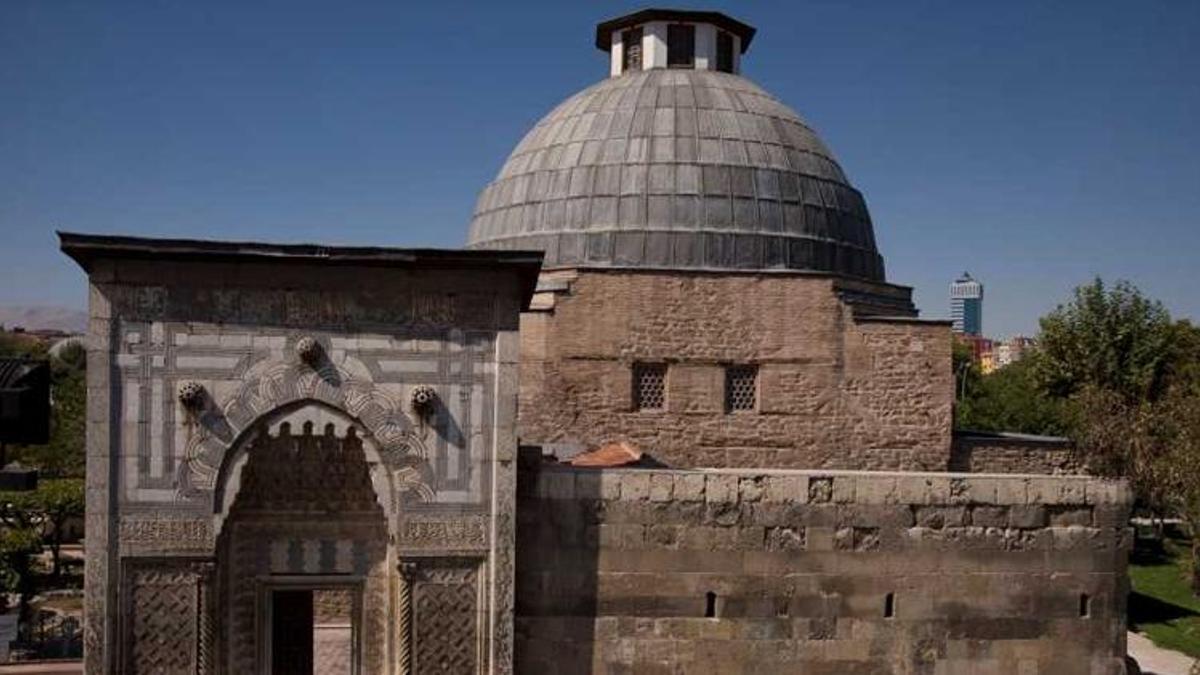 Karatay Medresesi (Çini Eserler Müzesi)