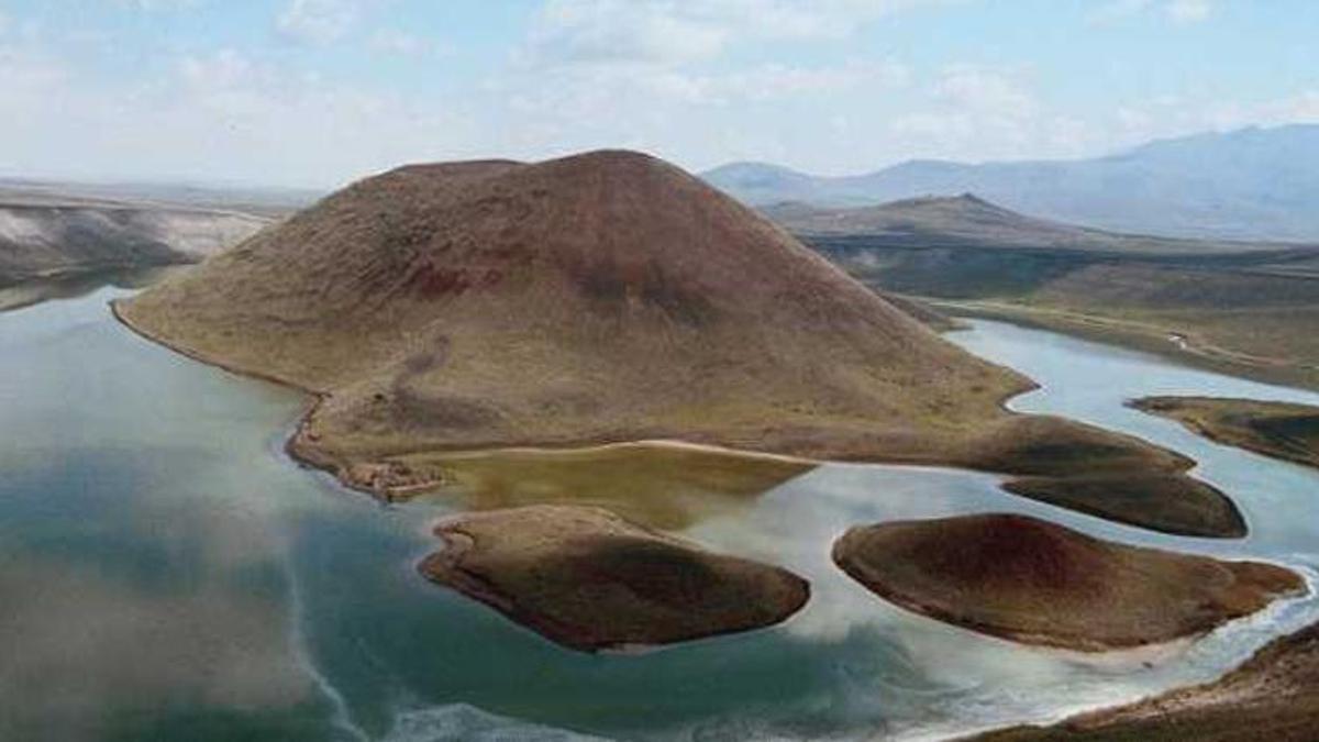 Meke Krater Gölü (Meke Maarı)