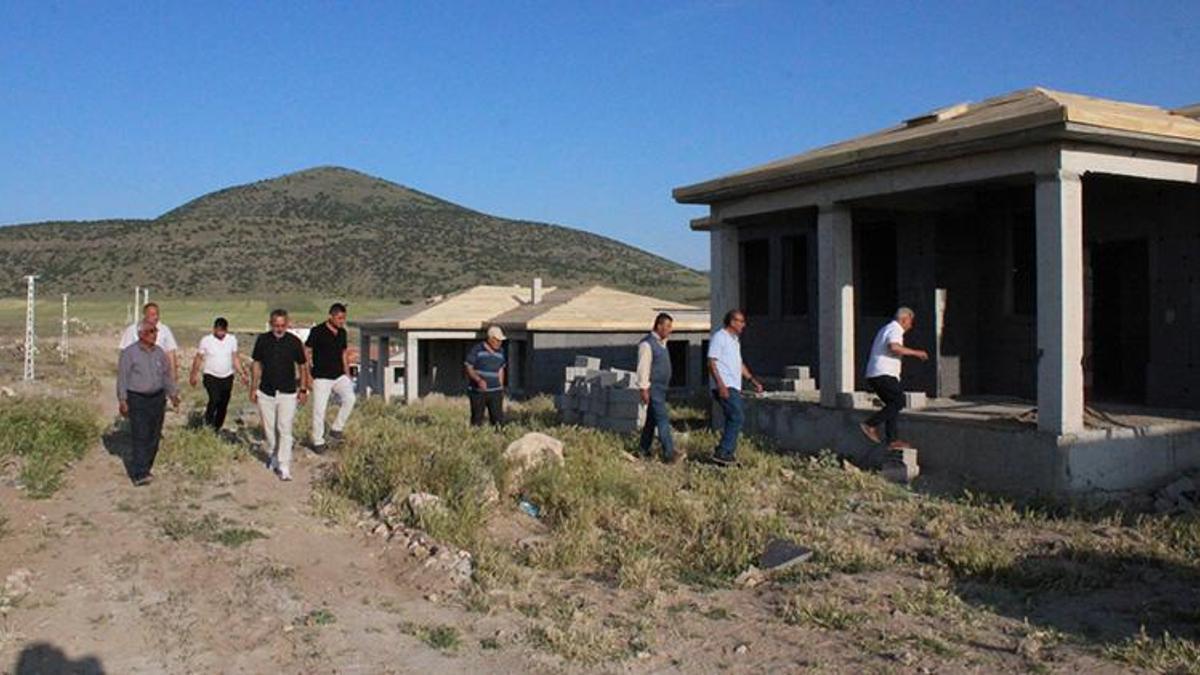 Aksaray'da ev sahibi olma hayali kuran köylüler dolandırıldı! Müteahhit hafriyattan sonra kayboldu