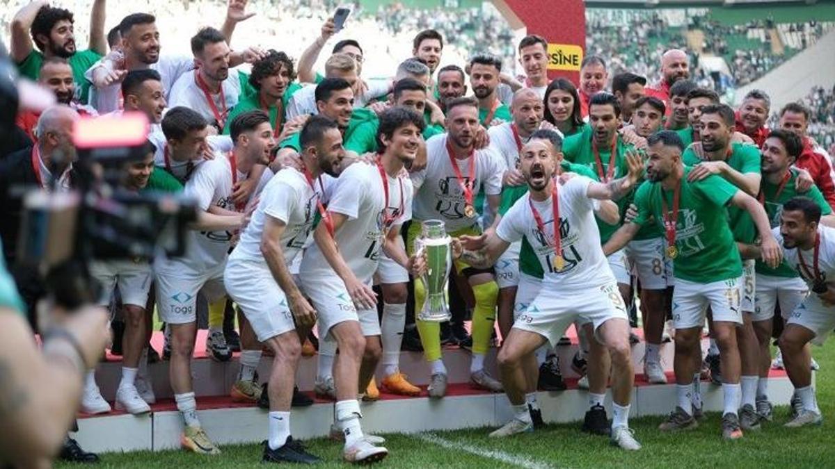 Bursaspor'da kadro yapılanması! Birçok isimle yollar ayrılabilir