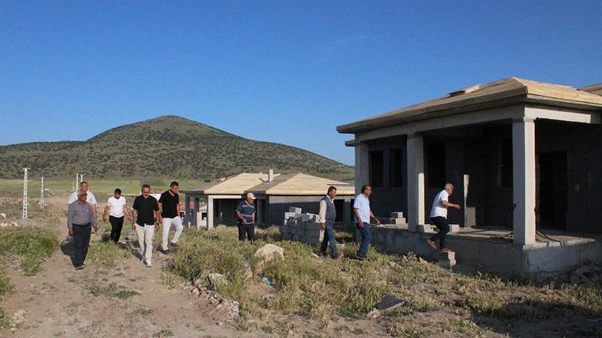 'Bakanlık köye sosyal konut yapacak' dedi, 25 köylüyü dolandırdı, sırra kadem bastı!