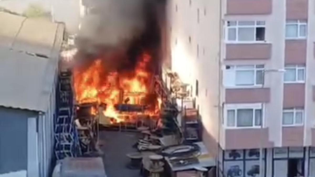 İstanbul- Ataşehir'de iş yerinin deposunda çıkan yangın söndürüldü