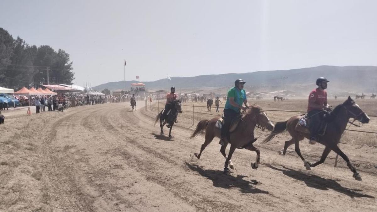 50 yıl süren at yarışlarında final koşusu yapıldı! Baklan Ovası'nda toz dumana karıştı