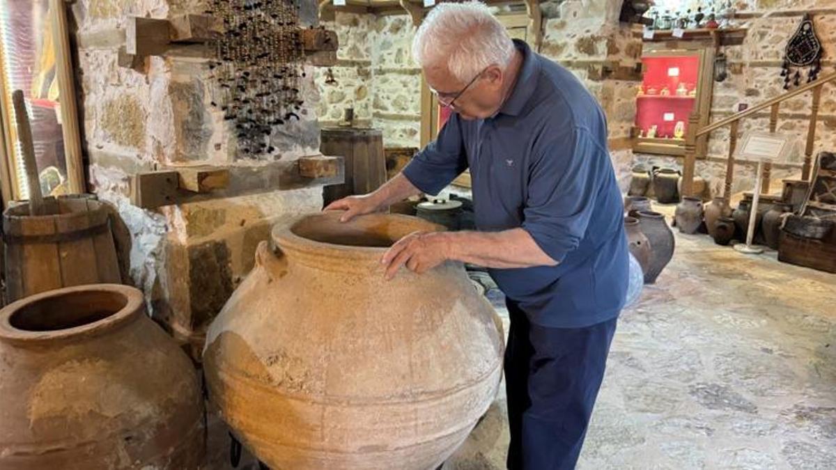Antalya'da 2 bin yıllık küp bulundu! İçinden çıkanları duyunca inanamadı, tam yarım ton