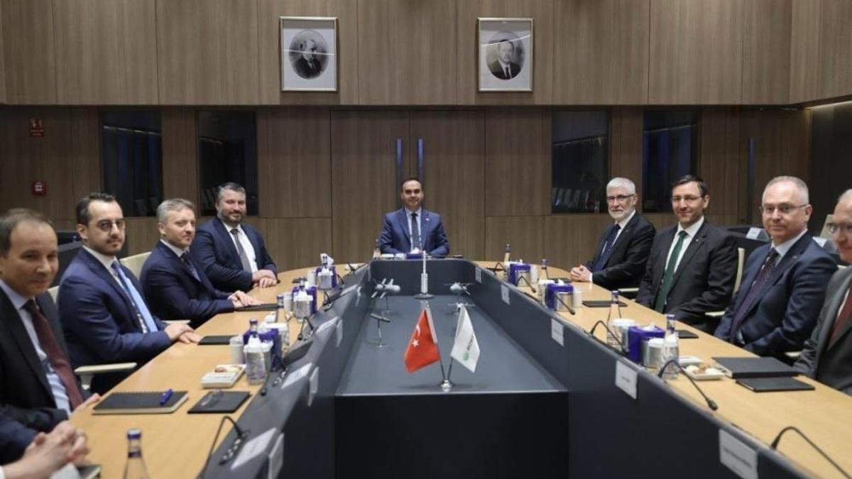Bakan Kacır'dan Roketsan'a ziyaret
