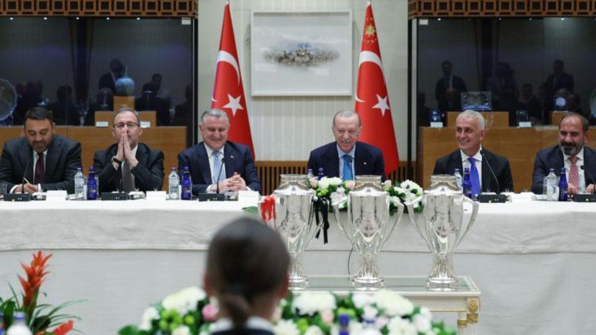 Cumhurbaşkanı Erdoğan, Süper Lig'e yükselen 3 kulübün heyetlerini kabul etti