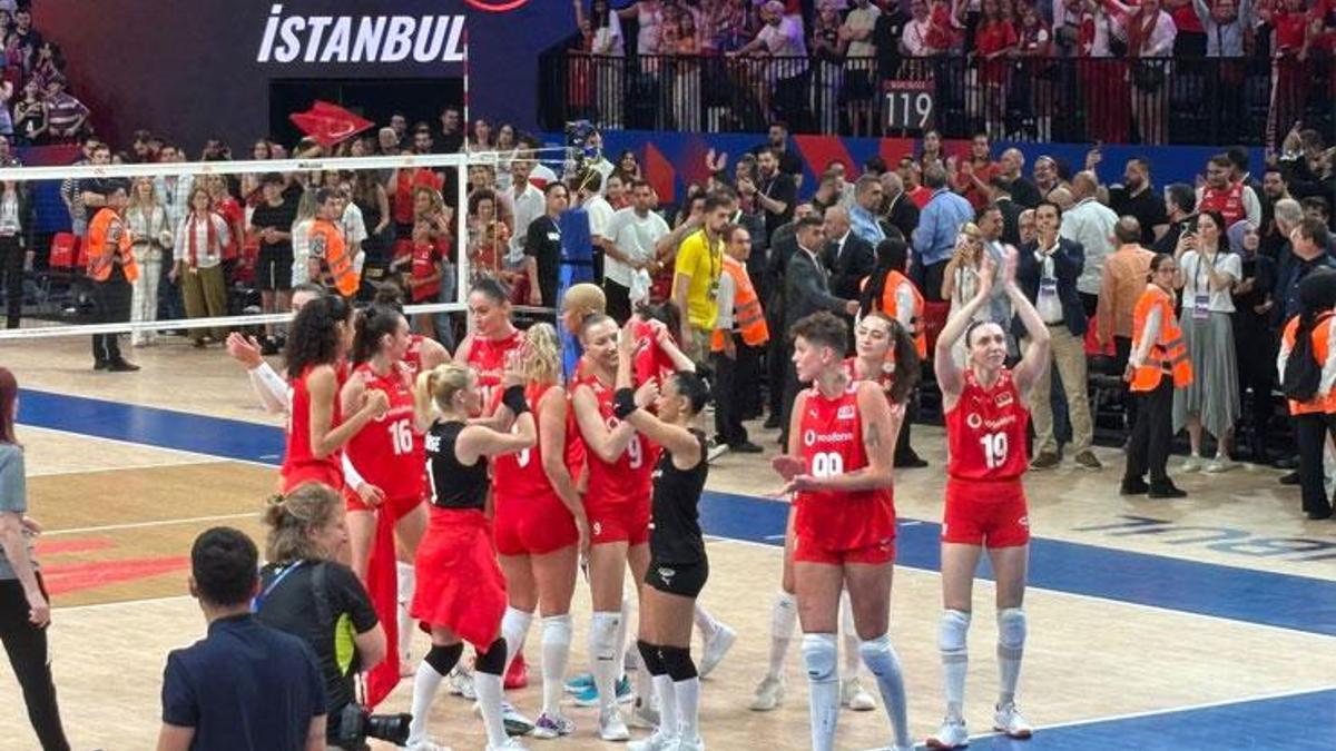 Filenin Sultanları Dominik Cumhuriyeti'ni set vermeden geçti