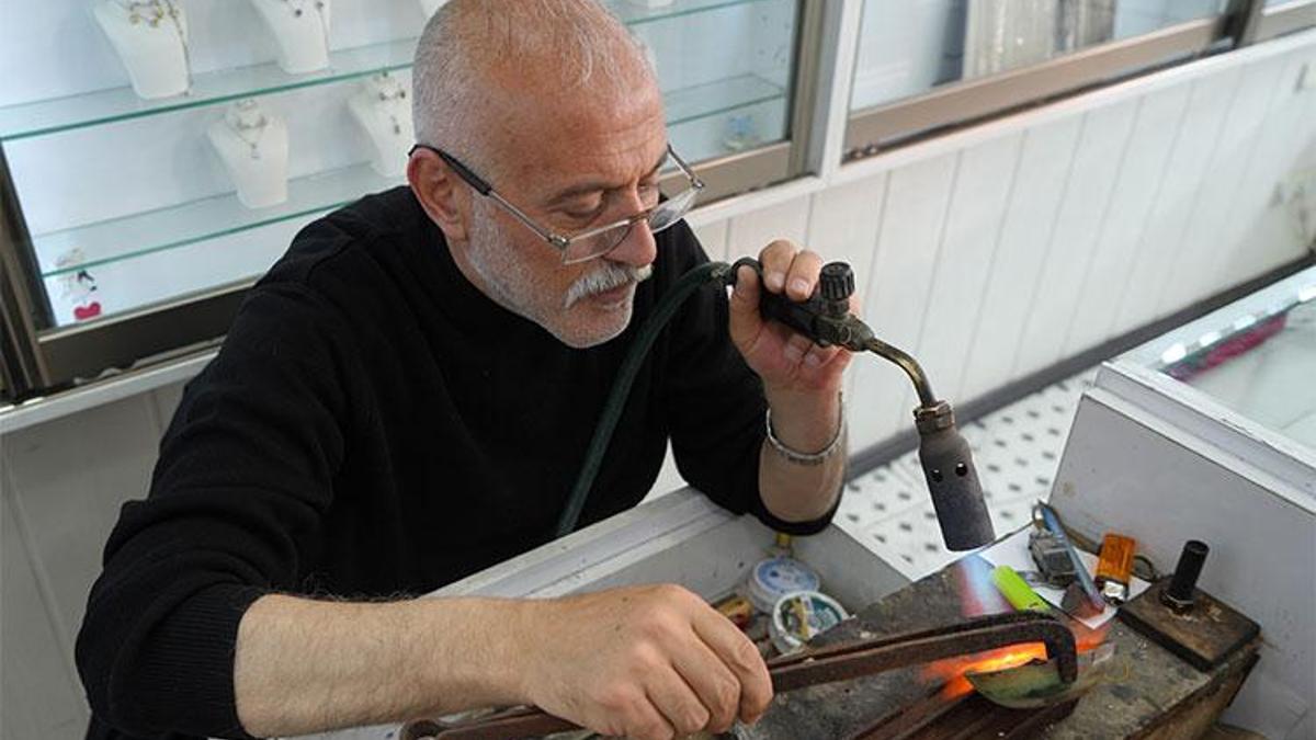 Bayburt'ta bir tek o kaldı! ! Baba mesleğini çeyrek asırdır sürdürüyor