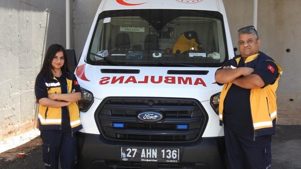Gaziantep'te baba kız birlikte hayat kurtarıyor!