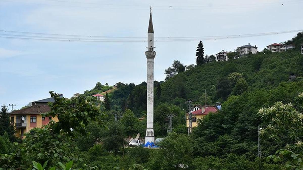 Geriye sadece o kaldı! Trabzon'da bu minare görenleri hayrete düşürüyor: 'Kimse yıkalım mı diye bir şey söylemedi'