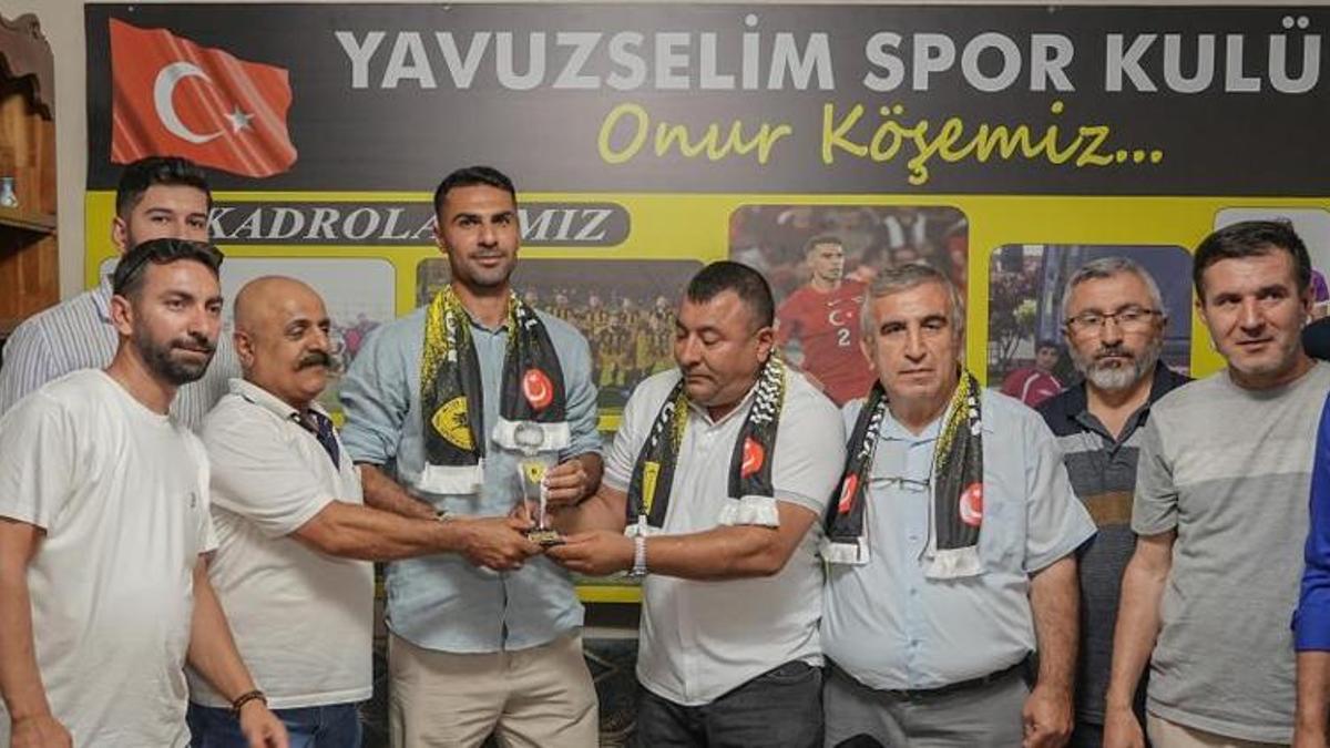 Milli futbolcu Zeki Çelik Bursa'da futbola başladığı takımı unutmadı