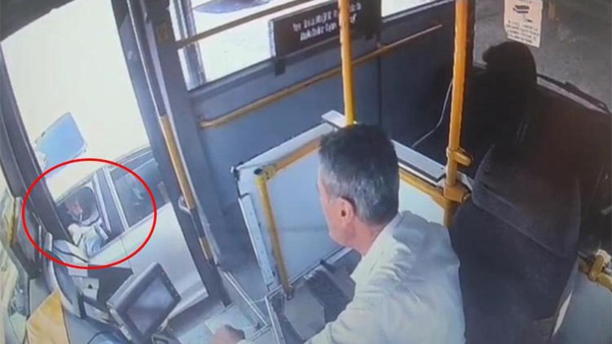 Gaziantep'te trafikte maganda dehşeti! Otobüs şoförüne direksiyon başında silahlı saldırı