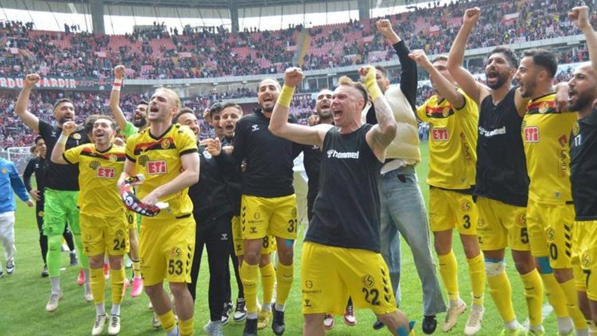 Eskişehirspor yönetiminin gündemi 2000 doğumlular! TFF'nin kararı bekleniyor