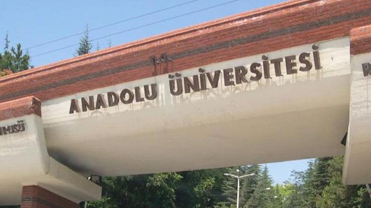 Anadolu Üniversitesi'nden yapay zekâ kararı: Artık o değerlendirecek