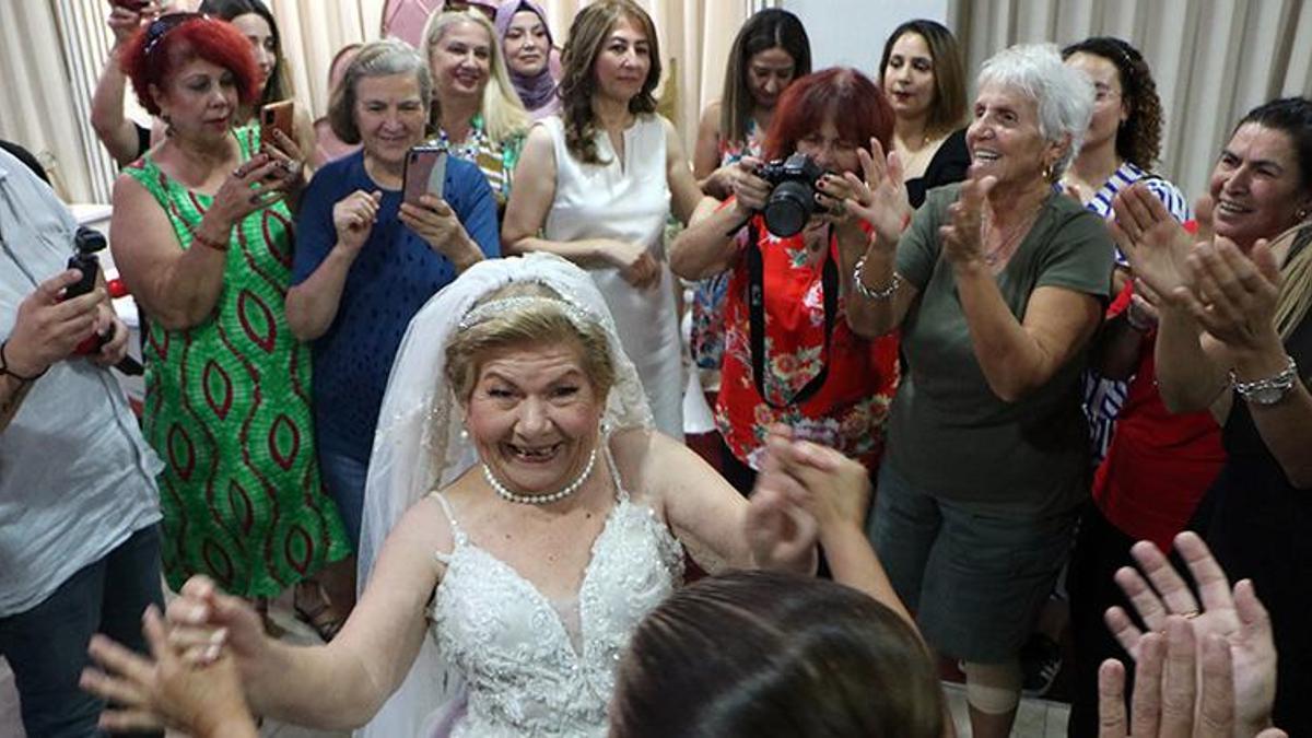 Adana'da gelinlik giyme hayalini 'damatsız' gerçekleştiren yaşlı kadından acı haber! Huzurevinden çıktı 'bakkala gideceğim' dedi
