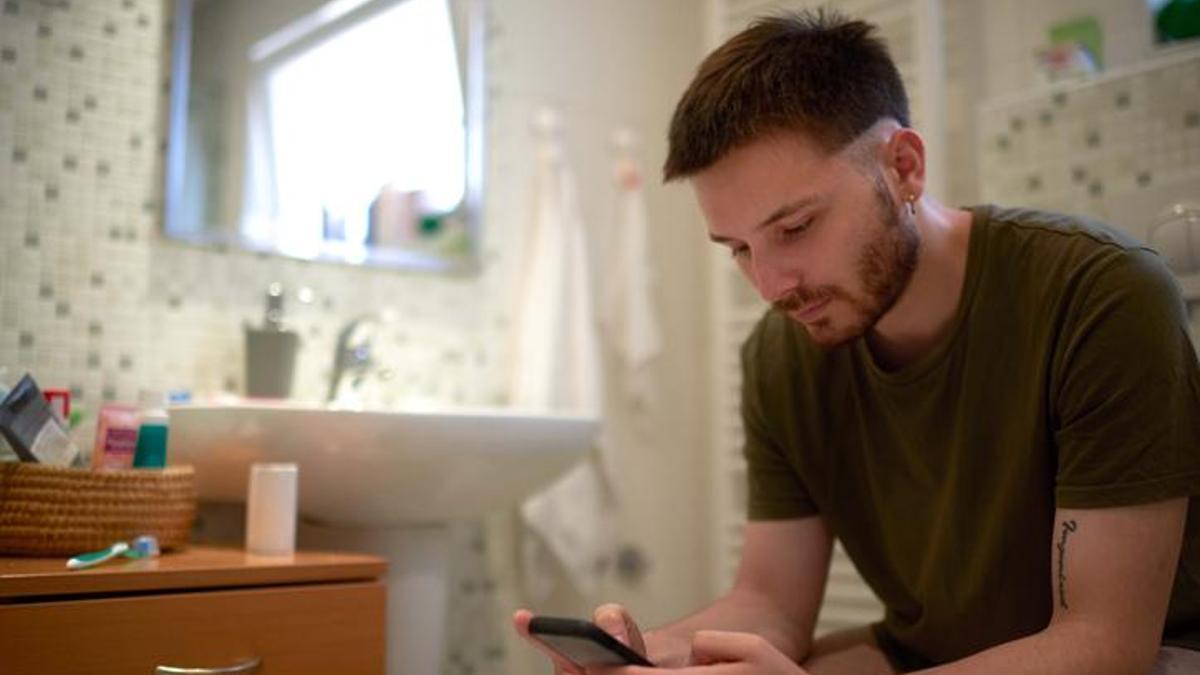 Tuvalette telefon kullanıyorsanız bu haber sizi ilgilendiriyor! Uzmanlar uyardı: Ciddi hastalıklara davetiye çıkarıyor 'Hemen bu alışkanlığınızdan vazgeçin'