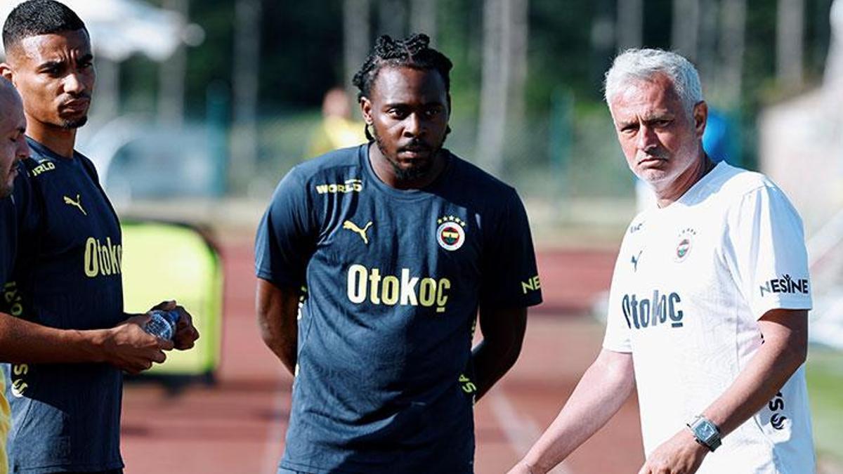 Fenerbahçeli futbolcu Osayi-Samuel, saatini çaldırdı! Soluğu karakolda aldı