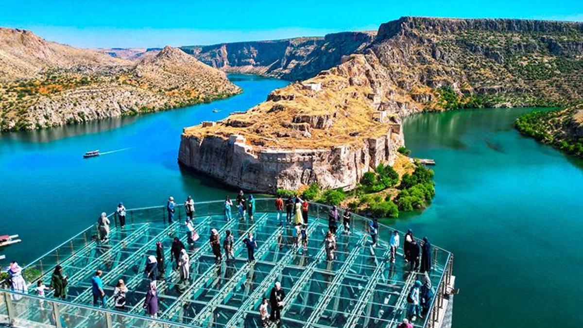 Fırat’ın kalbindeki tarih: Rumkale, Gaziantep'i cazibe merkezi yaptı, turist akınına uğruyor