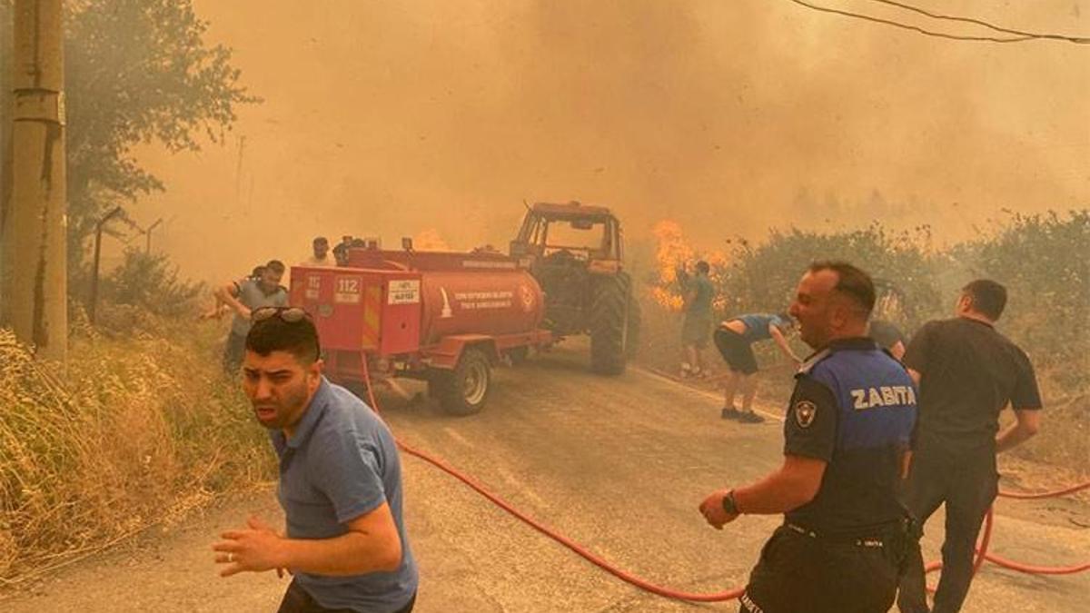 İzmir'de üç ayrı orman yangını: Köye sıçradı! Müdahale sürüyor