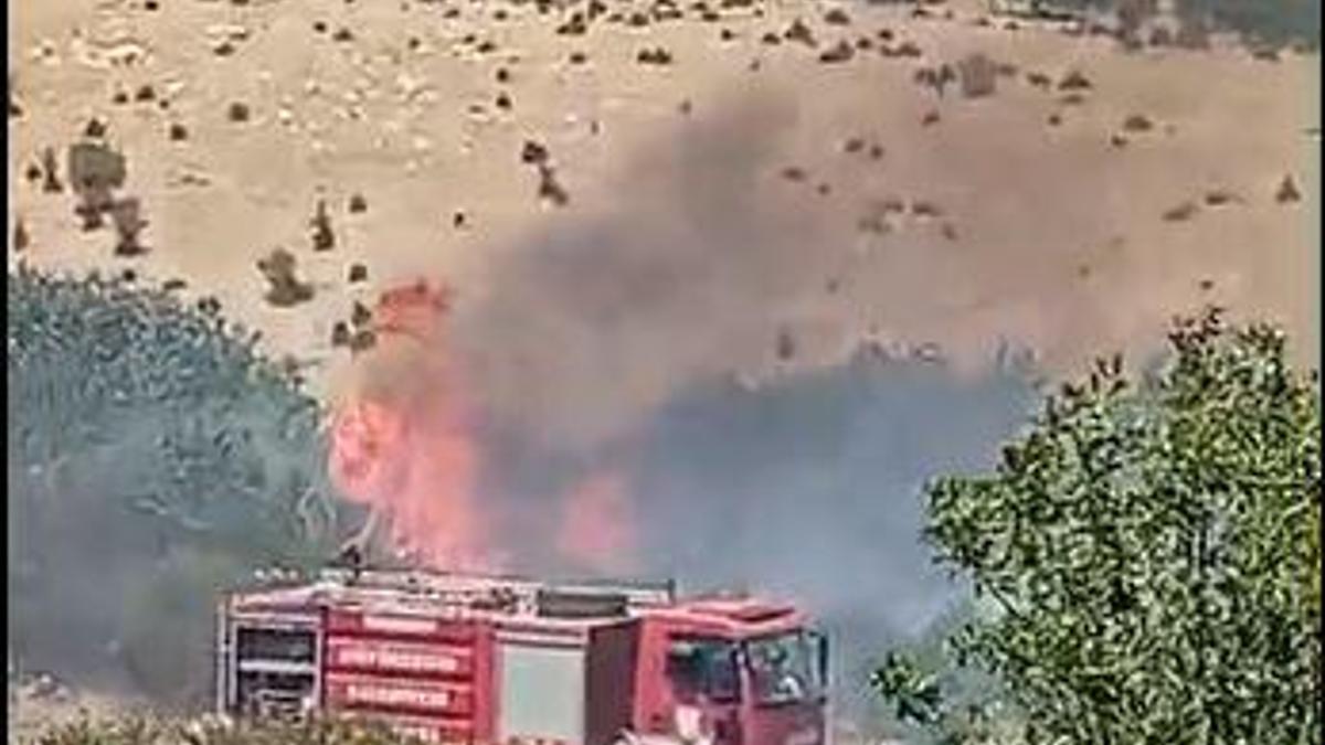Mardin'de çıkan örtü yangını, 3 saatte söndürüldü
