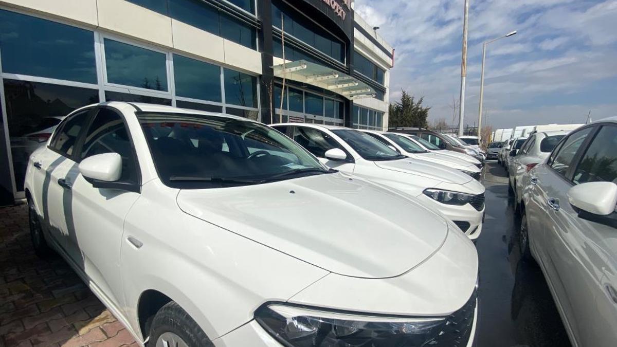 Araç piyasasında fiyatlar sabitlendi! Düşüş beklentisi için gözler kritik karara çevrildi