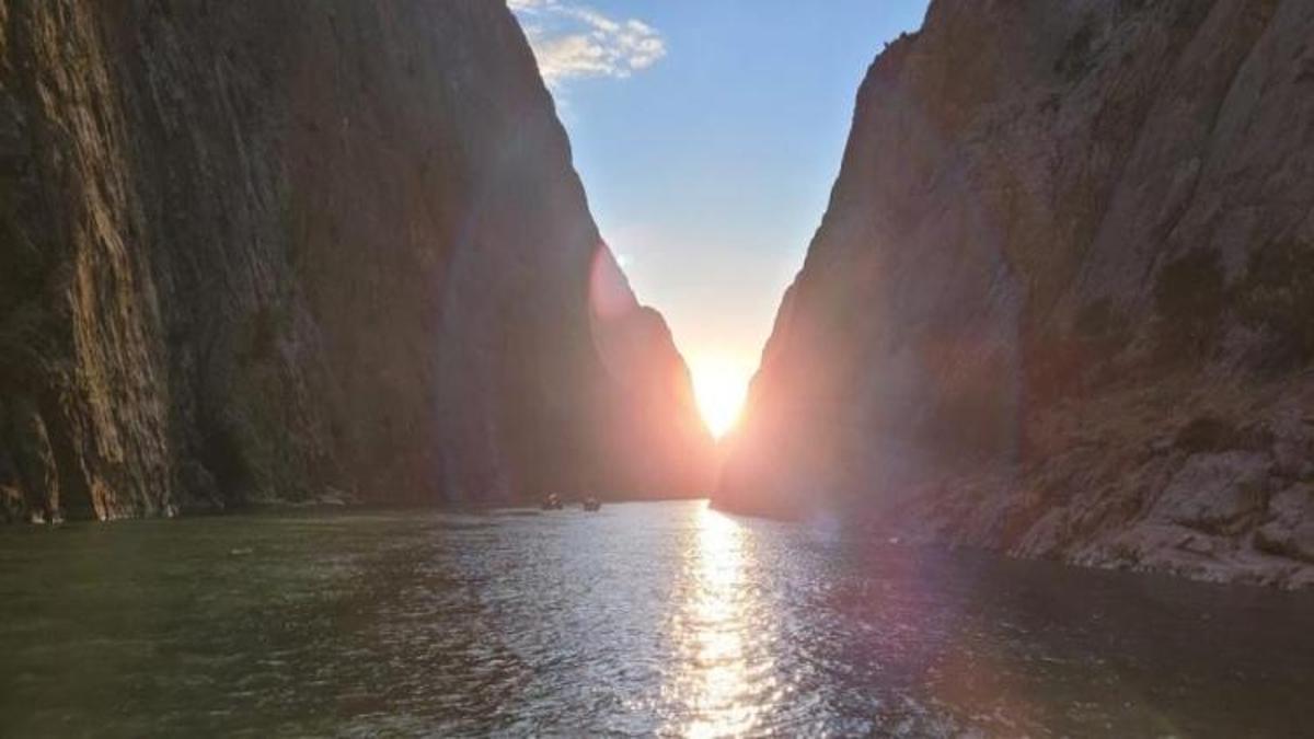 Türkiye'de bu manzara yılda 10 gün ortaya çıkıyor! Dünya oraya akın ediyor