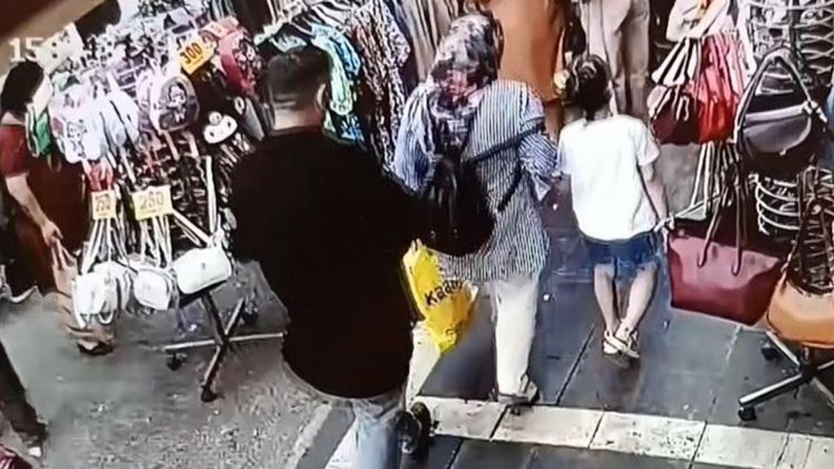 Adana'da bu kadarına da pes dedirten hırsızlık! Yolda yürüyen kadının çantasından altınlarını çaldılar