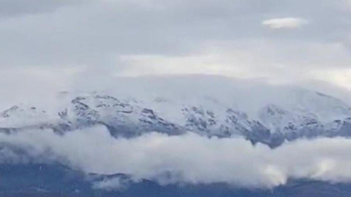 Temmuz ayında lapa lapa kar yağdı: Yazı görmeden kış geri geldi