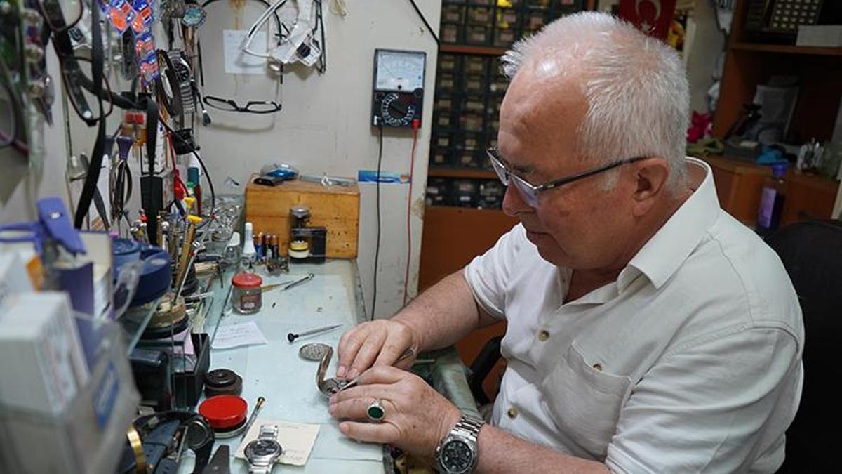 Antalya'nın son saat ustası! Asırlık meslekte 200 çırak yetiştirdi, şimdi kimseyi bulamıyor