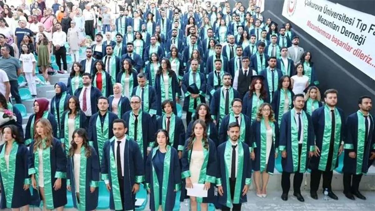 Çukurova Üniversitesi Tıp Fakültesi'nde mezuniyet heyecanı!
