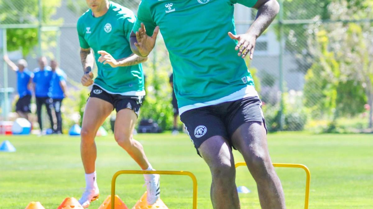 Konyaspor Teknik Direktörü Recep Uçar: Kadro iskeletimizi de koruyarak devam ediyoruz