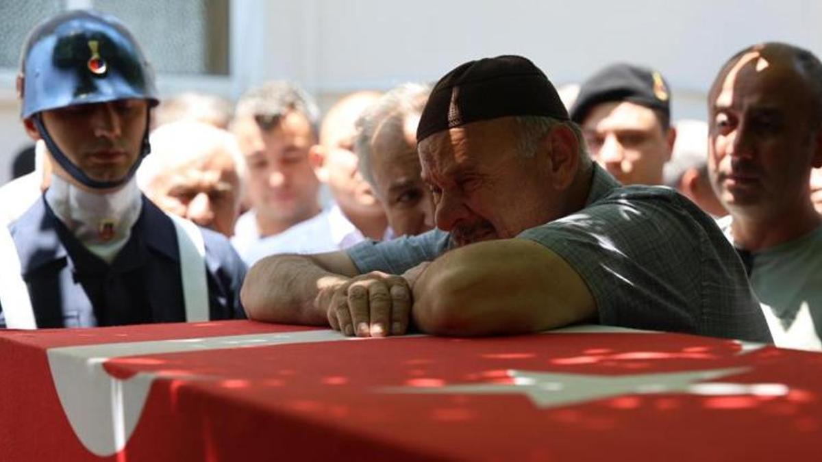 Bir babanın en zor vedası! Astsubay Emirhan'a son görev